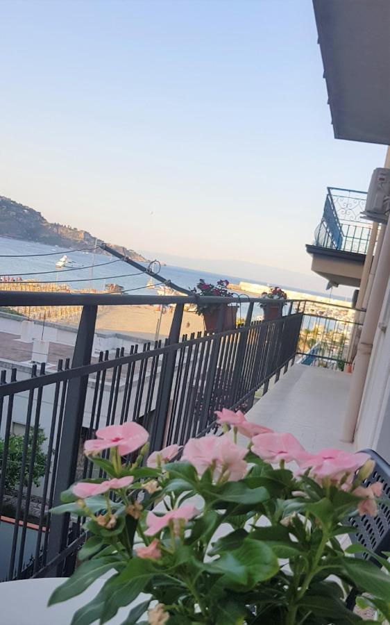 B&B La Costa Di Naxos Giardini Naxos Exteriör bild